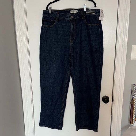 Abercrombie and Fitch- jeans- the loose high rise- size 33/16s - Picture 1 of 6